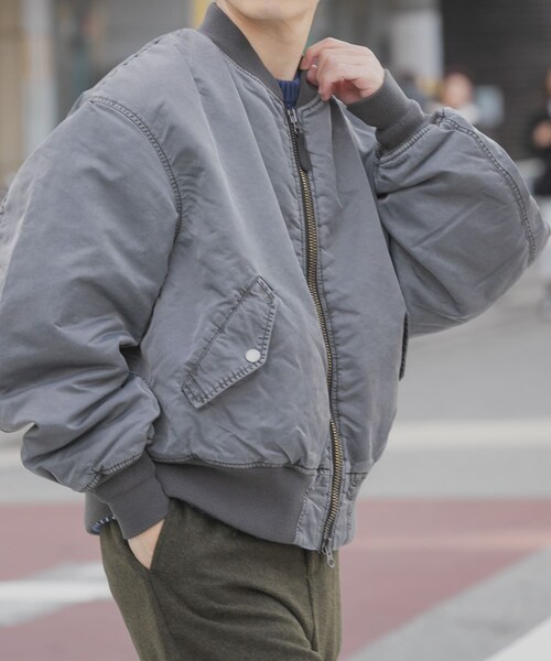 ITEMS URBANRESEARCH(アイテムズ アーバンリサーチ)の「ピグメントダイ オーバーサイズMA-1(MA-1・メンズ・KHAKI/GREIGE/GRAY・M/L)」の7枚目の写真