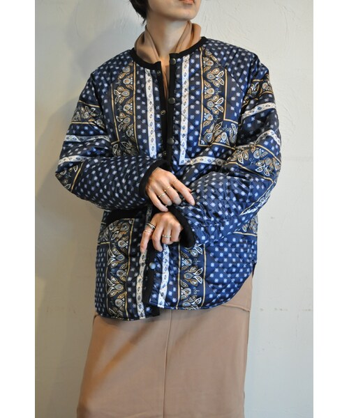 --（--）の「スカーフプリントジャケット（ノーカラージャケット・レディース・ホワイト/ブルー・one）」の2枚目の写真