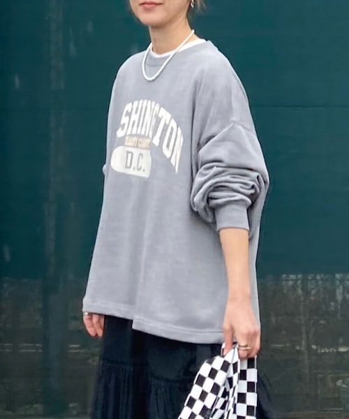 CORNERS by KR（コーナーズバイケーアール）の「CORNERS by KR カレッジロゴボリュームスリーブスウェット（スウェット・レディース・ブラック/オフホワイト/オートミール/ネイビー/杢グレー・M/L）」の3枚目の写真