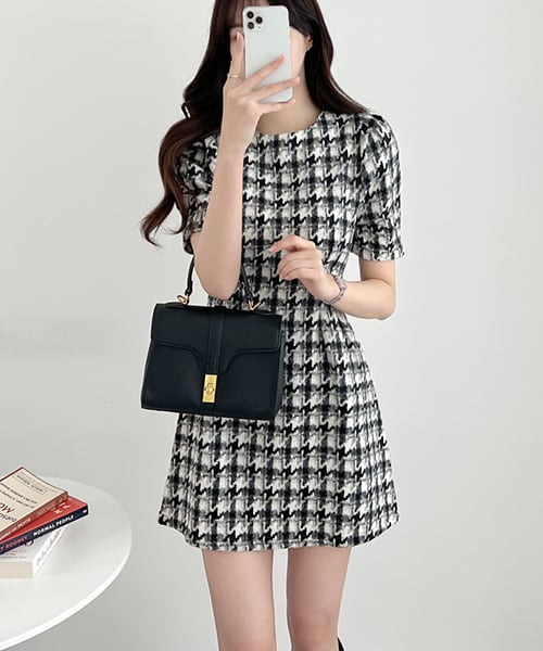 DHOLIC（ディーホリック）の「ウール混ウエストタックチェックワンピース（ワンピース・レディース・ブラック/ベージュ/グレー・FREE）」の2枚目の写真