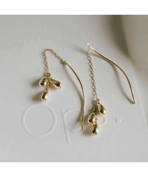 Ops.（オプス）の「K10 地金ゴールド チェーンピアス NERO DANGLE 