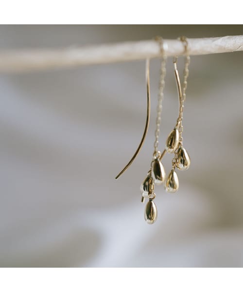 Ops.（オプス）の「K10 地金ゴールド チェーンピアス NERO DANGLE 
