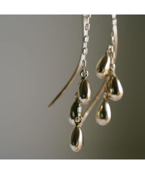 Ops.（オプス）の「K10 地金ゴールド チェーンピアス NERO DANGLE 