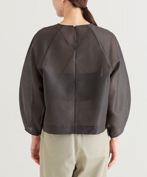 URBAN RESEARCH(アーバンリサーチ)の「『MADE IN JAPAN』オーガンジーブラウス(シャツ/ブラウス・レディース・CHARCOAL/BEIGE・FREE)」の4枚目の写真