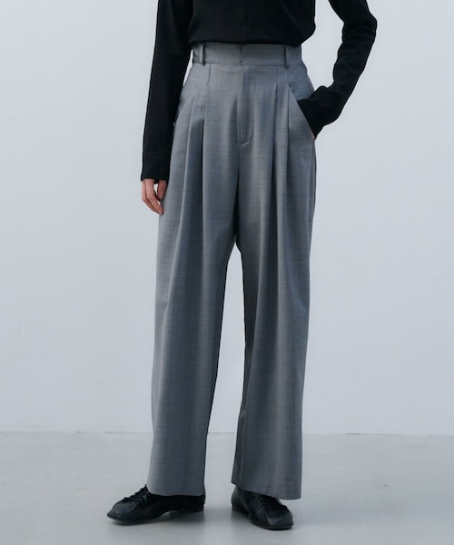 SIWEM（シウム）の「WIDE BELT TUCK PANTS（スラックス）」 - WEAR