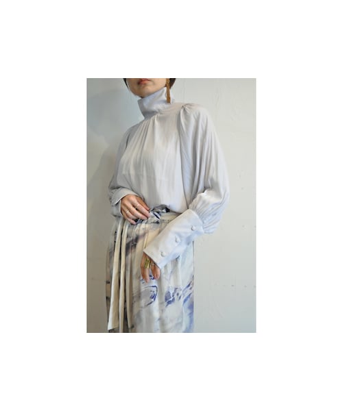 --（--）の「ハイネックブラウス（シャツ/ブラウス・レディース・ブラウン/グレー/ホワイト/ピンク/レッド/イエロー・one）」の3枚目の写真