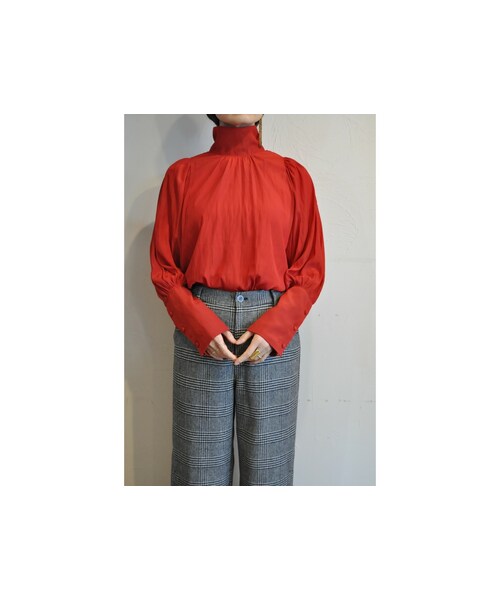 --（--）の「ハイネックブラウス（シャツ/ブラウス・レディース・ブラウン/グレー/ホワイト/ピンク/レッド/イエロー・one）」の6枚目の写真