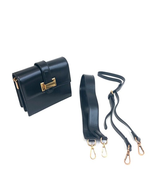 A.D.G(エーディージー)の「2strap Gold Buckle Square Bag (black)(ショルダーバッグ・レディース・ブラック・FREE)」の1枚目の写真