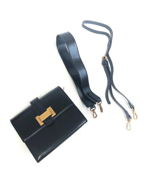 A.D.G(エーディージー)の「2strap Gold Buckle Square Bag (black)(ショルダーバッグ・レディース・ブラック・FREE)」の2枚目の写真