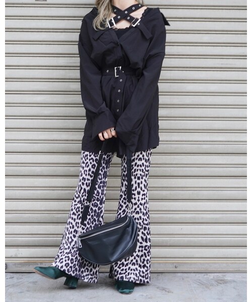 A.D.G(エーディージー)の「Black Leather Touch Saddle Bag(ショルダーバッグ・レディース・ブラック・FREE)」の3枚目の写真