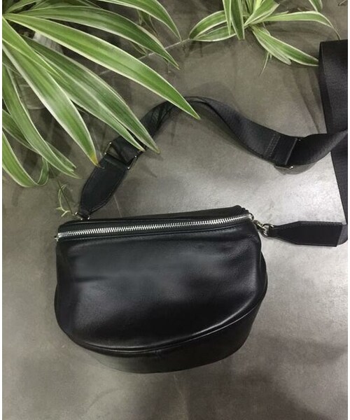 A.D.G(エーディージー)の「Black Leather Touch Saddle Bag(ショルダーバッグ・レディース・ブラック・FREE)」の6枚目の写真
