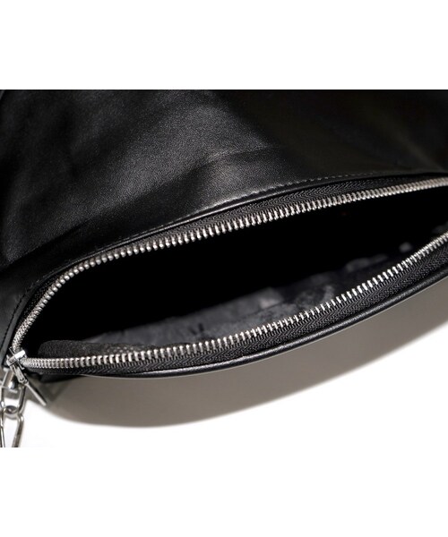 A.D.G(エーディージー)の「Black Leather Touch Saddle Bag(ショルダーバッグ・レディース・ブラック・FREE)」の8枚目の写真