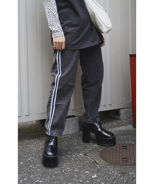 A.D.G（エーディージー）の「Side 2Line Black Denim Pants（デニムパンツ・レディース・ブラック・FREE）」の4枚目の写真