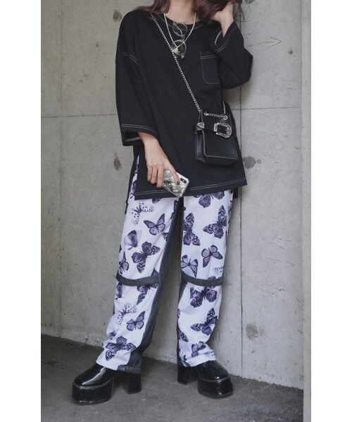 A.D.G(エーディージー)の「Butterflies&Black Denim Switching Pants(デニムパンツ・レディース・ブラック・FREE)」の1枚目の写真