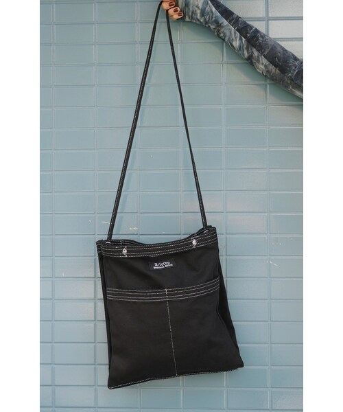 A.D.G(エーディージー)の「White Stitch Many Pocket Canvas Bag (black)(ショルダーバッグ・レディース・ブラック・FREE)」の1枚目の写真