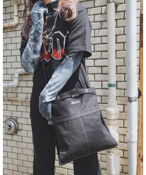 A.D.G(エーディージー)の「White Stitch Many Pocket Canvas Bag (black)(ショルダーバッグ・レディース・ブラック・FREE)」の3枚目の写真