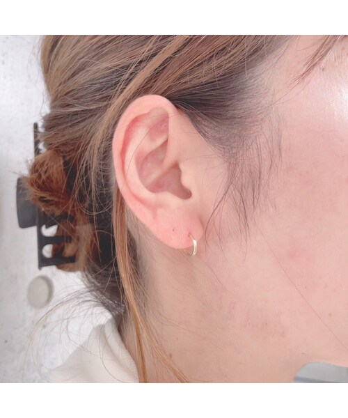 pinacoteca（ピナコテーカ）の「ピナコテーカ 757 ブライト タイニー フープ ピアス M（ピアス（片耳用）・レディース・ゴールド・FREE）」の2枚目の写真