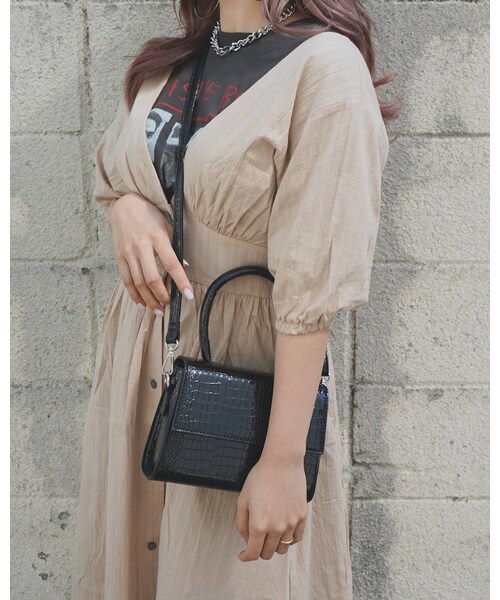 A.D.G(エーディージー)の「V-Neck Puffsleeve Flare Long Onepiece (beige)(ワンピース・レディース・ベージュ・FREE)」の2枚目の写真
