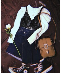 Shirring Design Puff Shoulder Tops (white)
