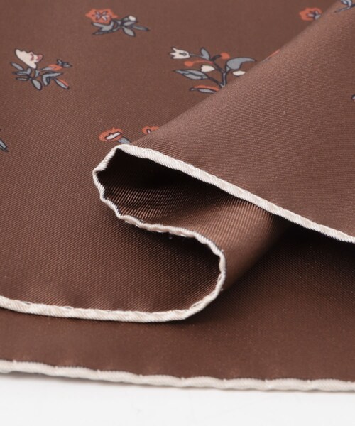 かぐれ（カグレ）の「AENEIS　FLORAL DUST SILK SCARF（バンダナ/スカーフ・レディース・SABBIA/SEPIA・0）」の6枚目の写真