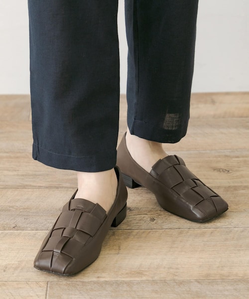 URBAN RESEARCH Sonny Label（アーバンリサーチサニーレーベル）の「グルカスクエアフラットパンプス（パンプス・レディース・ブラック/ブラウン・S/M/L）」の2枚目の写真