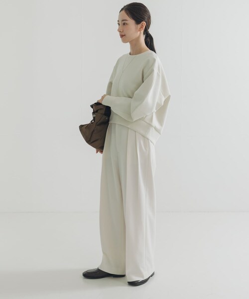 URBAN RESEARCH（アーバンリサーチ）の「ボリュームスリーブダンボールトップス（スウェット・レディース・OFF/CHARCOAL/BLACK・FREE）」の12枚目の写真