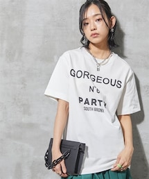 GEVS. | 大きいサイズネックレス付き綿100％ロゴプリントTシャツGEVS.(Tシャツ/カットソー)