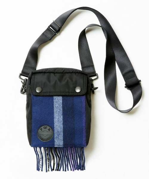 Johnstons of Elgin（ジョンストンズオブエルガン）の「【Johnstons of Elgin / ジョンストンズ オブ エルガン】[別注]バーティカルショルダーバッグ（ショルダーバッグ・レディース・パープル/ブルー/グリーン・00）」の3枚目の写真