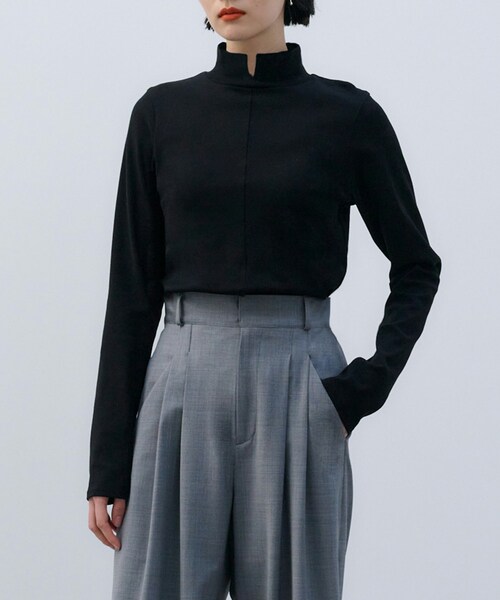 SIWEM（シウム）の「CENTER SLIT TWO WAY NECK TOPS（Tシャツ/カットソー・レディース・ブラック・F）」の4枚目の写真