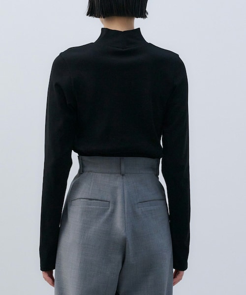 SIWEM（シウム）の「CENTER SLIT TWO WAY NECK TOPS（Tシャツ/カットソー・レディース・ブラック・F）」の5枚目の写真