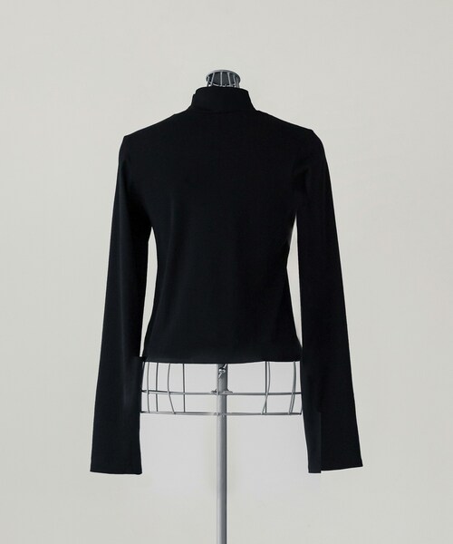 SIWEM（シウム）の「CENTER SLIT TWO WAY NECK TOPS（Tシャツ/カットソー・レディース・ブラック・F）」の6枚目の写真