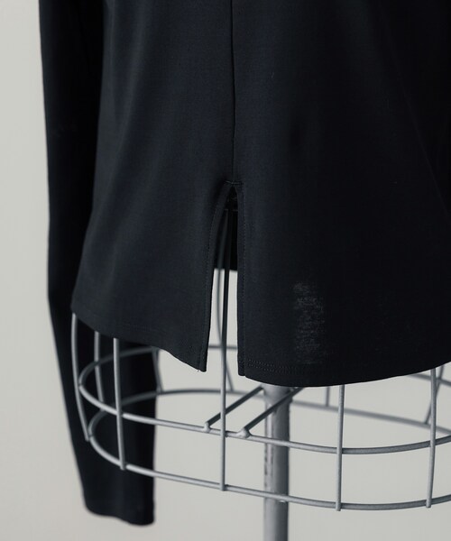 SIWEM（シウム）の「CENTER SLIT TWO WAY NECK TOPS（Tシャツ/カットソー・レディース・ブラック・F）」の8枚目の写真