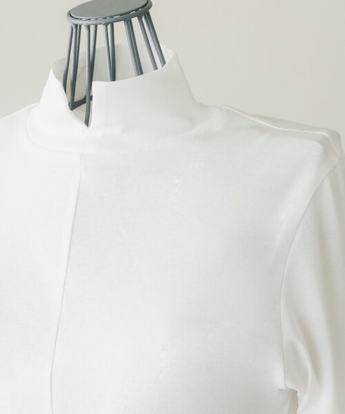 【SIWEM】CENTER SLIT TWO WAY NECK TOPS SIWEM（シウム）の「CENTER SLIT TWO WAY NECK TOPS（Tシャツ