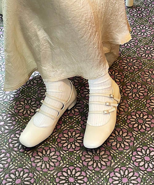 DHOLIC(ディーホリック)の「スリーストラップフラットシューズ(その他シューズ・レディース・アイボリー・23)」の1枚目の写真