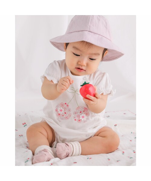 SLAP SLIP BABY（スラップスリップベビー）の「【 防汚加工 】 【 お揃い 】 チェリー モチーフ 半袖 ロンパース ベビー (60~80cm)（ロンパース・キッズ・ピンク/ホワイト・70）」の2枚目の写真