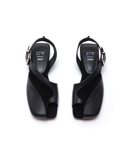 JNBY（ジェーエヌビーワイ）の「Big Toe Lether Slingback Sandals（サンダル・レディース・ブラック/ブラウン・23/23.5/24/24.5）」の2枚目の写真