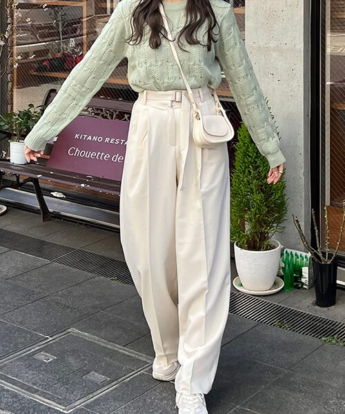 DHOLIC(ディーホリック)の「ベルトスラックス(スラックス・レディース・ベージュ・S)」の1枚目の写真