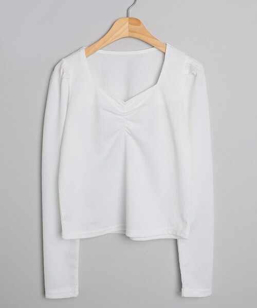 DHOLIC（ディーホリック）の「ハートネックギャザー長袖Tシャツ（シャツ/ブラウス・レディース・ブラック/アイボリー/クリーム/ディープスカイブルー/モカ/ピンク・FREE）」の2枚目の写真