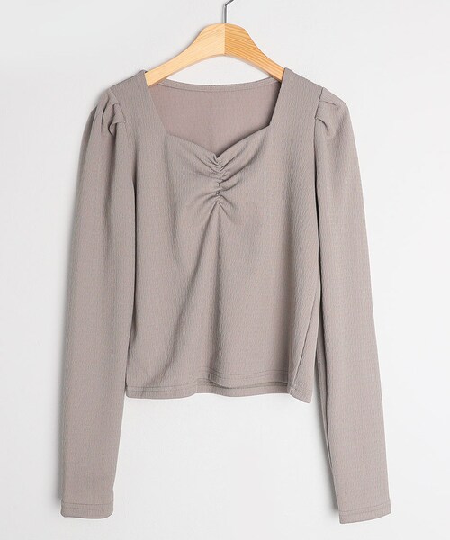 DHOLIC（ディーホリック）の「ハートネックギャザー長袖Tシャツ（シャツ/ブラウス・レディース・ブラック/アイボリー/クリーム/ディープスカイブルー/モカ/ピンク・FREE）」の4枚目の写真