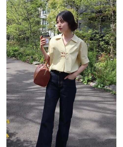 neam(ニーム)の「shape button tops(シャツ/ブラウス・レディース・イエロー・free)」の2枚目の写真