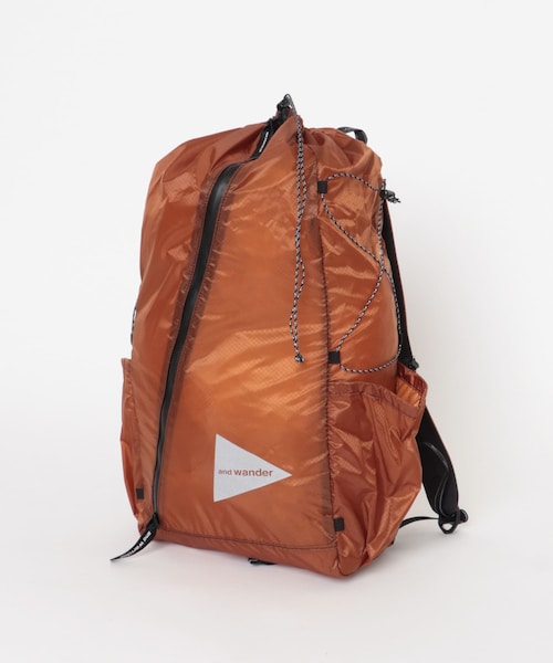 EKAL(エカル)の「and wander sil daypack(バックパック/リュック・メンズ・Black/Gray/D.Orange・one)」の3枚目の写真