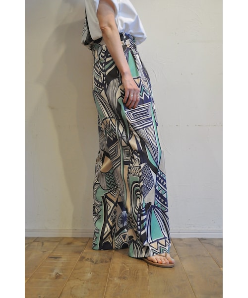 --（--）の「トライバルペイントワイドパンツ（その他パンツ・レディース・ピンク/ブラウン/ブルー・one）」の3枚目の写真