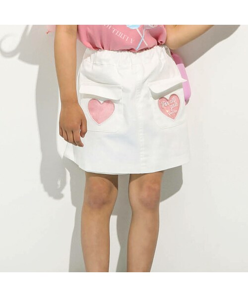 SLAP SLIP(スラップスリップ)の「キラキラハートフラップポケット付きショートパンツ(90~130cm)(その他パンツ・キッズ・ホワイト/ブルー・110)」の1枚目の写真