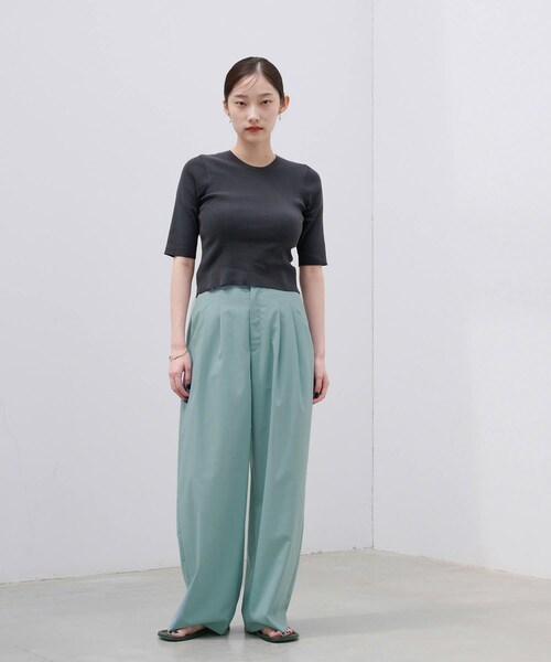 SIWEM（シウム）の「WIDE BELT TUCK PANTS（スラックス・レディース・ブルー・XS/S/M）」の2枚目の写真