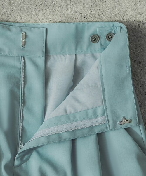 SIWEM（シウム）の「WIDE BELT TUCK PANTS（スラックス・レディース・ブルー・XS/S/M）」の10枚目の写真