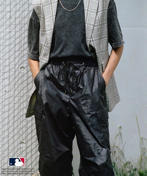 ROPE'(ロペ)の「【MLB COLLECTION BY JUN】ナイロンパラシュートパンツ(カーゴパンツ・レディース・ブラック/ホワイト/ピンク・F)」の11枚目の写真