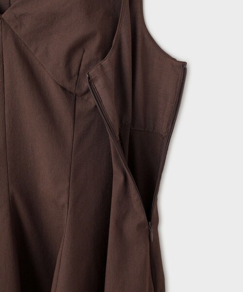 ROPE'（ロペ）の「【一部店舗限定】【REALM（レルム）】V-NECK PEPLUM BLOUSE｜セットアップブラウス　26SS（シャツ/ブラウス・レディース・ダークブラウン/カーキ・38）」の18枚目の写真