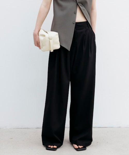 URBAN RESEARCH(アーバンリサーチ)の「STUDIO DOE Three-tuck Wide Pants(その他パンツ・レディース・DARK GREY/BLACK/PINK/WHITE・M/S/XS)」の2枚目の写真