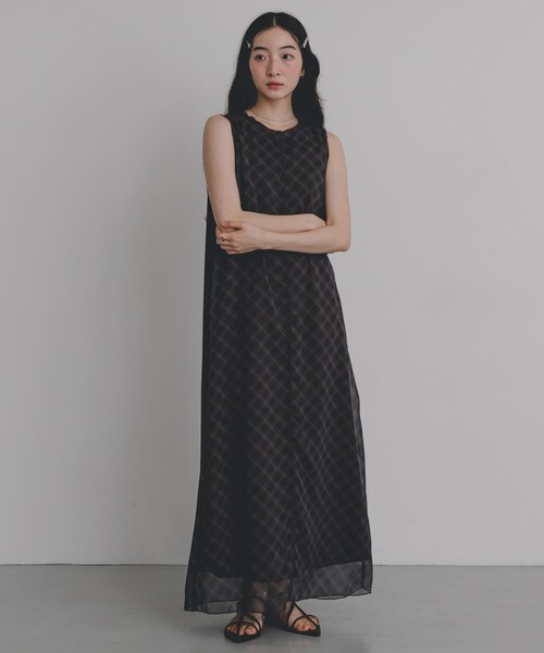 SENSE OF PLACE by URBAN RESEARCH(センスオブプレイスバイアーバンリサーチ)の「チェックシアーナローワンピース(ワンピース・レディース・BLACK/BROWN/BEIGE・One/COMPACT)」の16枚目の写真