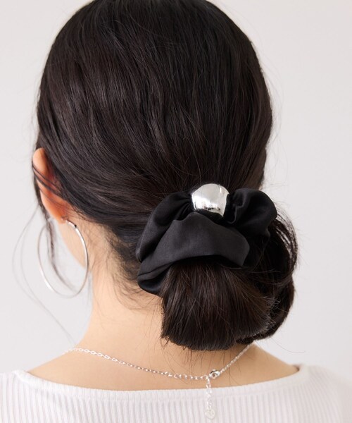 VIS（ビス）の「サテンボールシュシュ（シュシュ・レディース・ブラック/オフホワイト・F）」の7枚目の写真